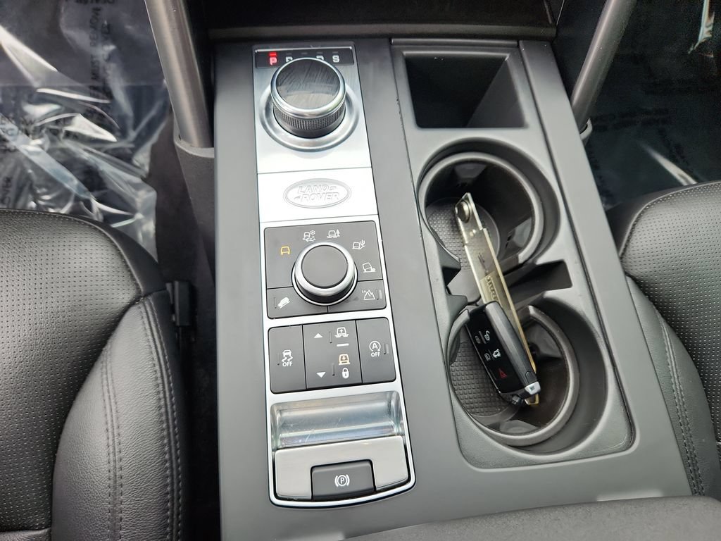 Used 2020 Land Rover Discovery Landmark AWD/4WD image 16