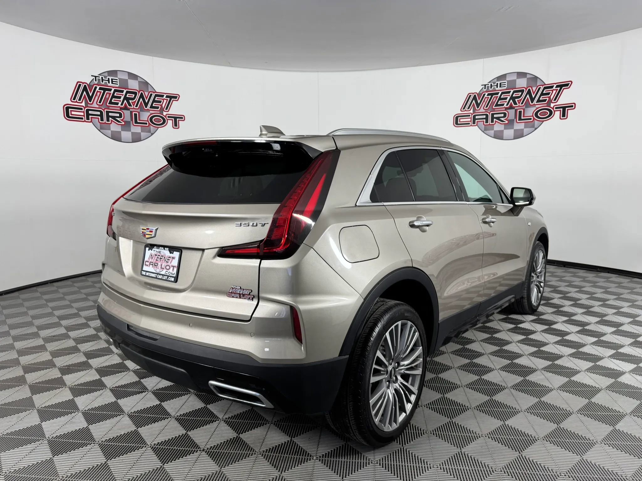 Used 2024 Cadillac XT4 Premium Luxury w/ Technology Package AWD/4WD image 7