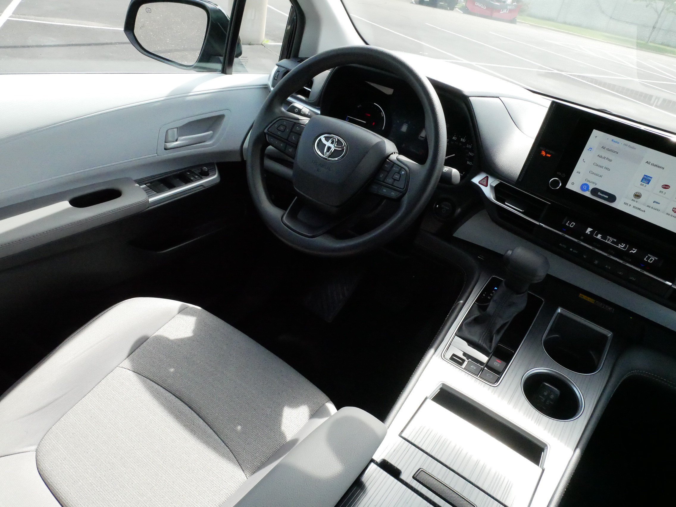 Certified 2026 Toyota Sienna LE FWD image 9