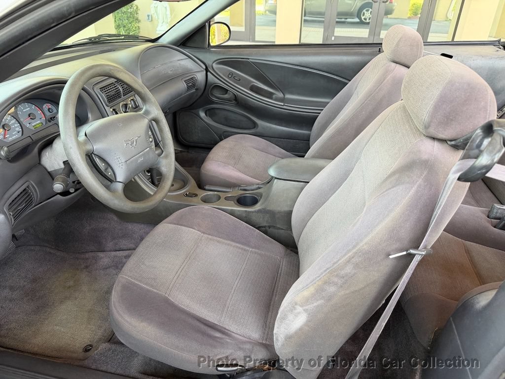 Used 2002 Ford Mustang Convertible RWD image 7