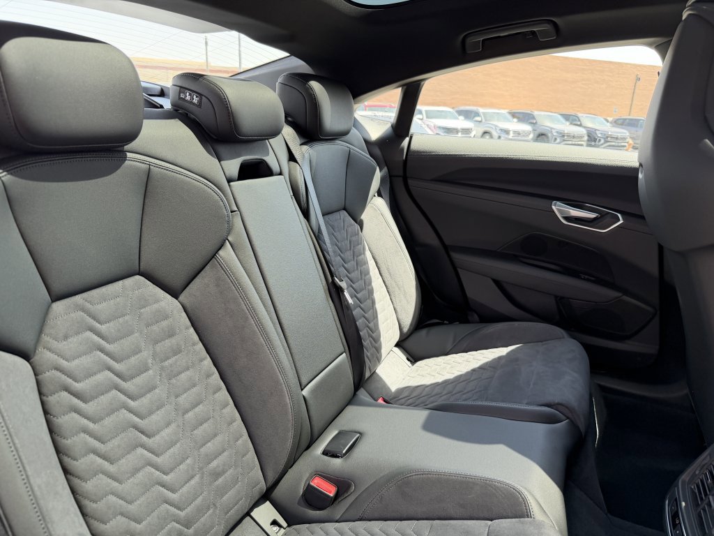 Used 2022 Audi e-tron GT Premium Plus AWD/4WD image 43