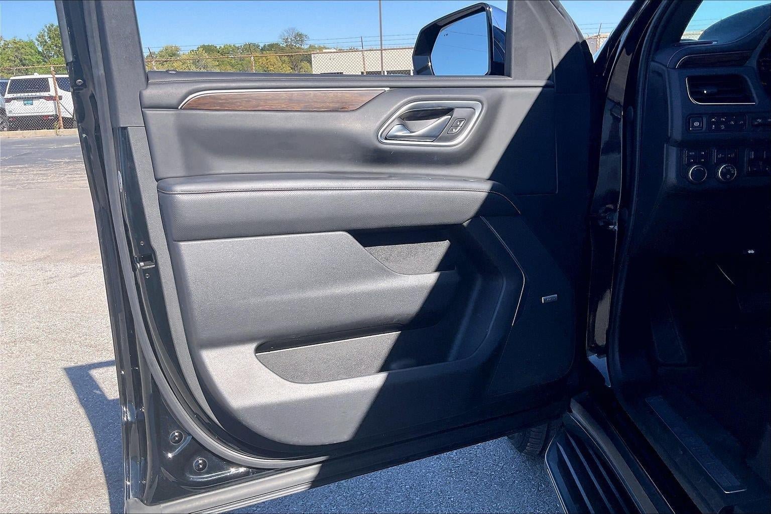 Used 2021 Chevrolet Tahoe Premier w/ Premium Package AWD/4WD image 26