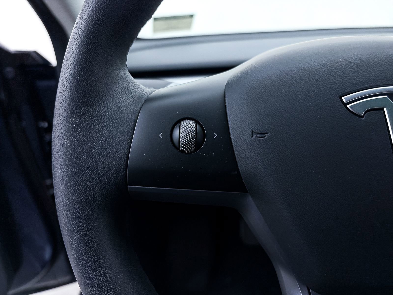 Used 2023 Tesla Model 3 Standard Range image 27