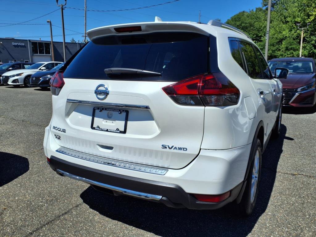 Used 2018 Nissan Rogue SV w/ Sun & Sound Touring Package AWD/4WD image 4