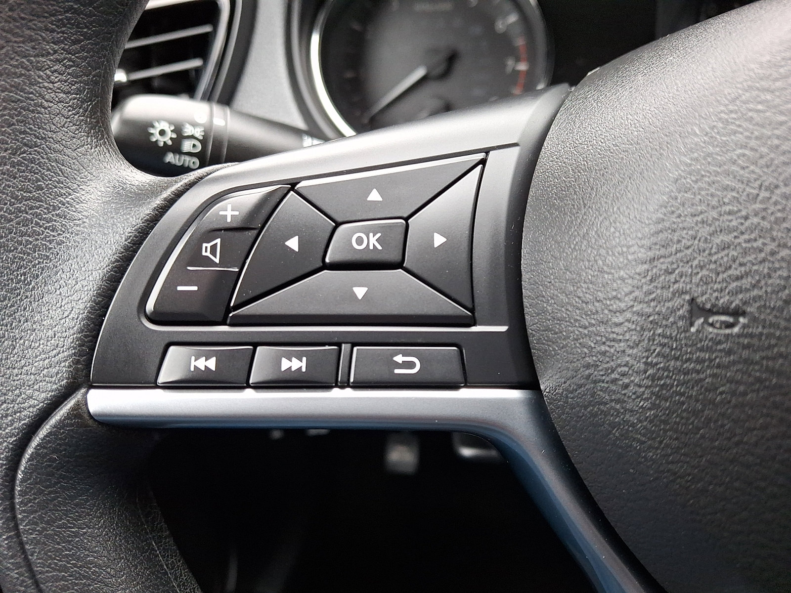 Used 2020 Nissan Rogue Sport S image 18