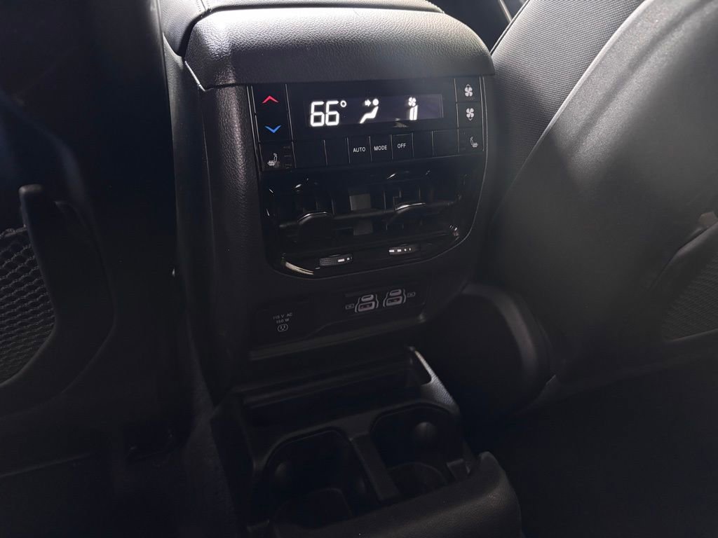 Used 2024 Jeep Grand Cherokee L Limited w/ Black Appearance Package image 16