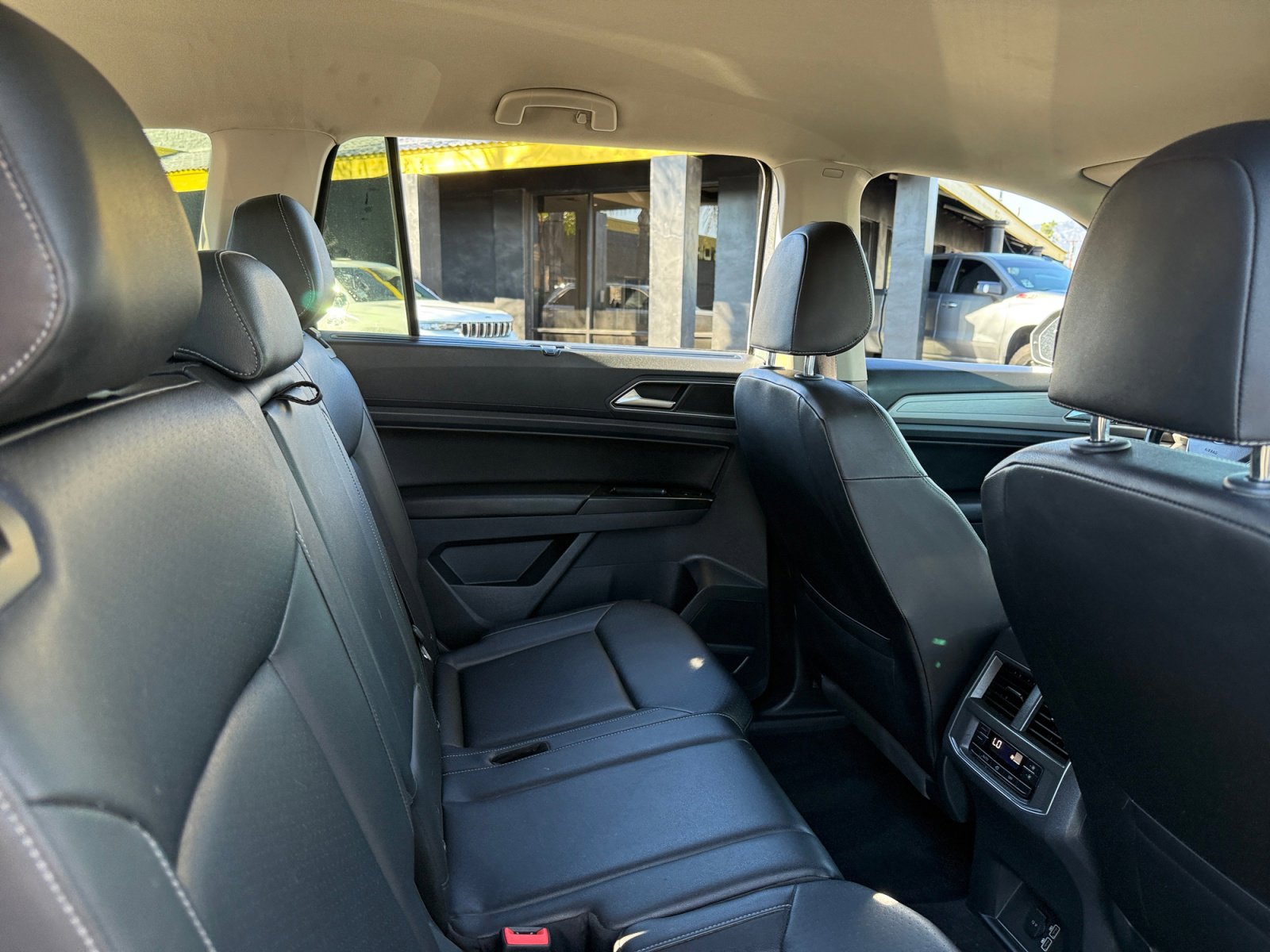 Used 2019 Volkswagen Atlas SE w/ Towing Package image 16