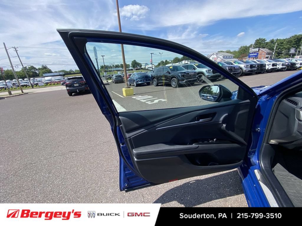 Used 2025 Toyota Camry SE w/ Convenience Package FWD image 26