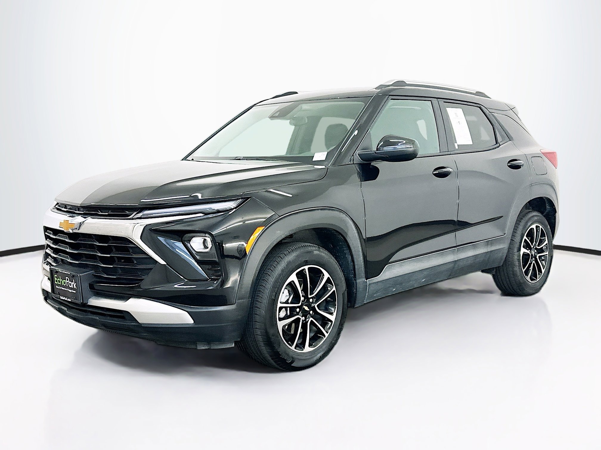 Used 2025 Chevrolet TrailBlazer LT image 3