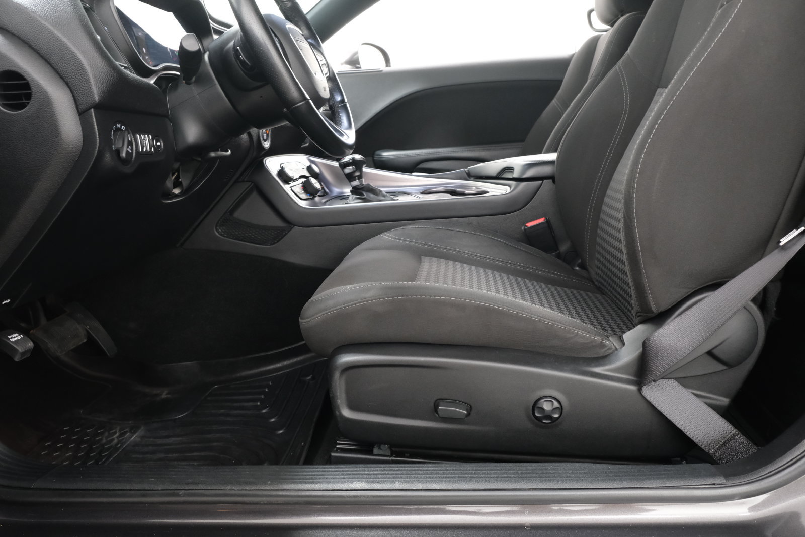 Used 2021 Dodge Challenger SXT RWD image 29