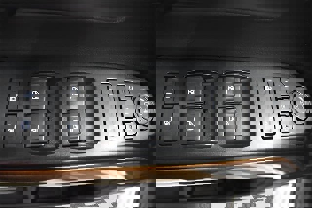 Used 2018 Chevrolet Silverado 1500 LTZ image 21