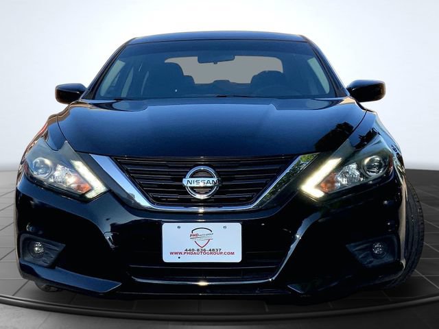 Used 2017 Nissan Altima 2.5 SR w/ Midnight Edition Package FWD image 3