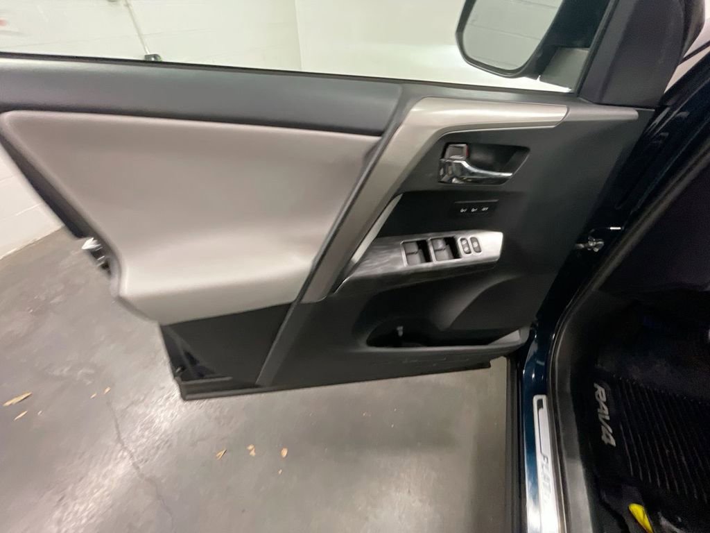 Used 2018 Toyota RAV4 Platinum image 22