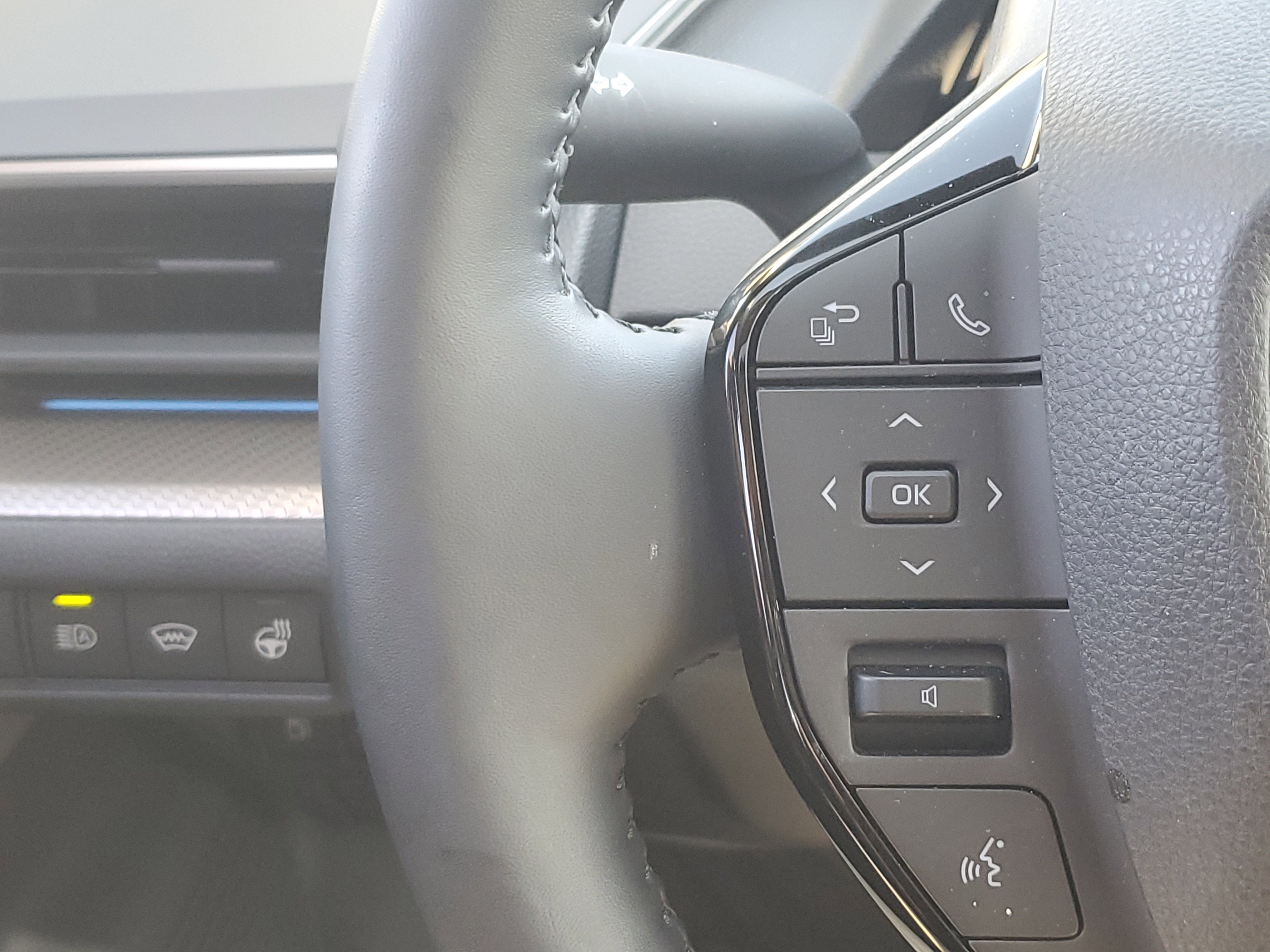 Certified 2025 Toyota Prius Limited image 24