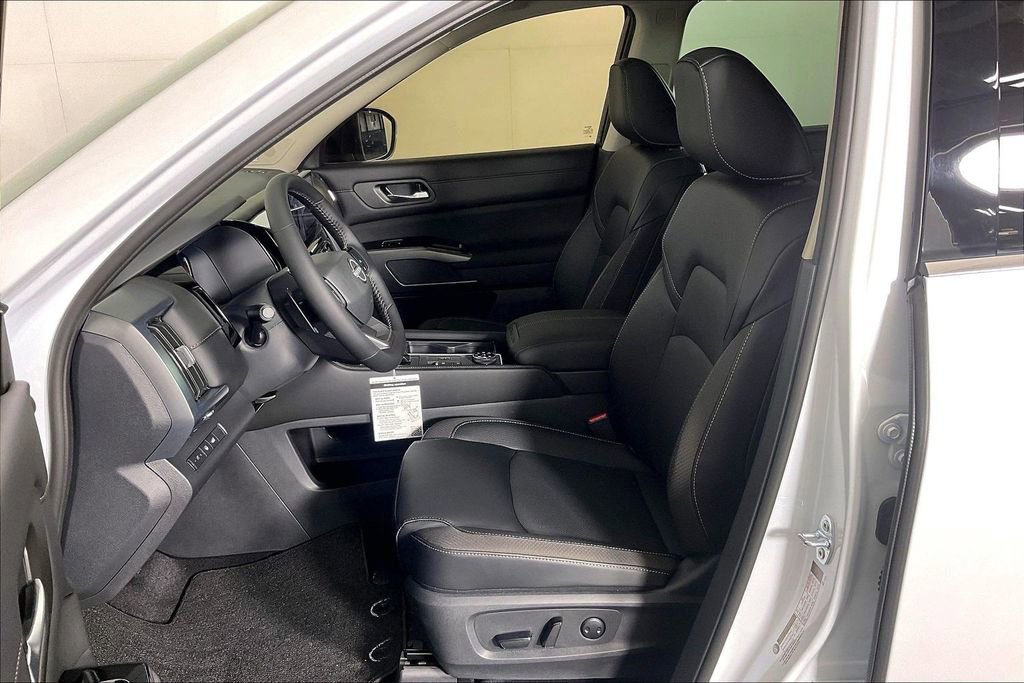 New 2026 Nissan Pathfinder SL image 14