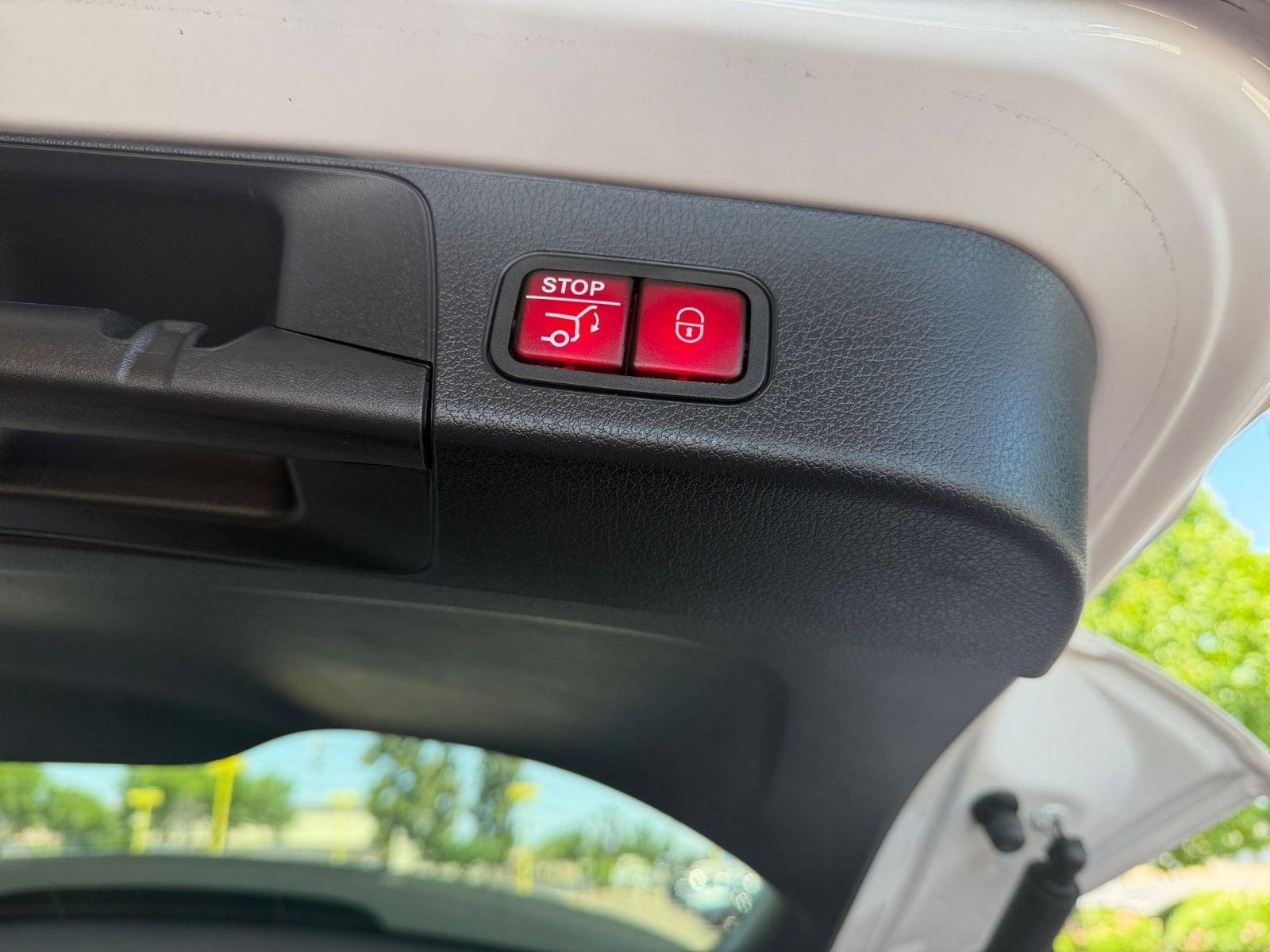 Used 2025 Mercedes-Benz GLB 250 image 24