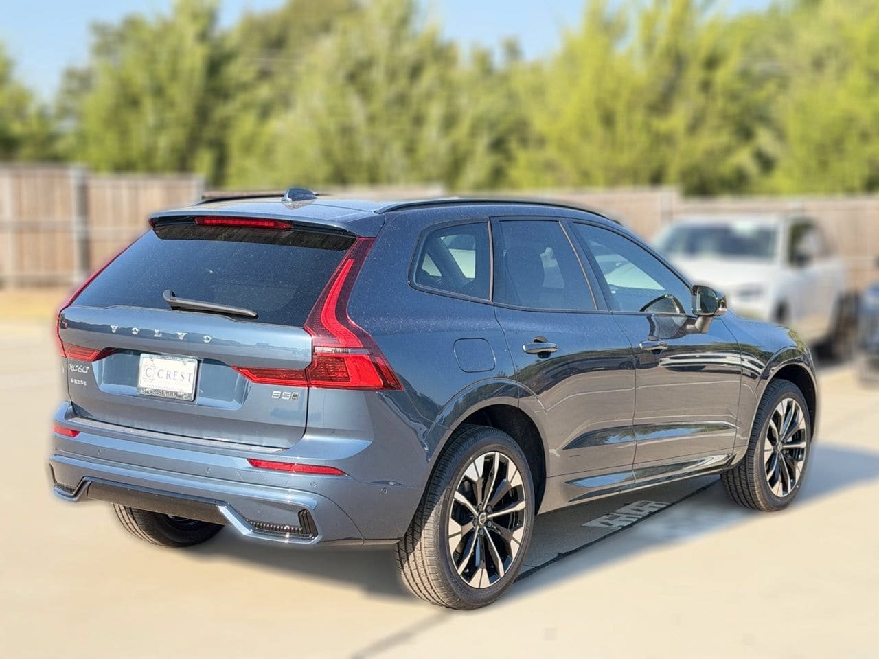 New 2027 Volvo XC60 B5 Plus AWD/4WD image 5