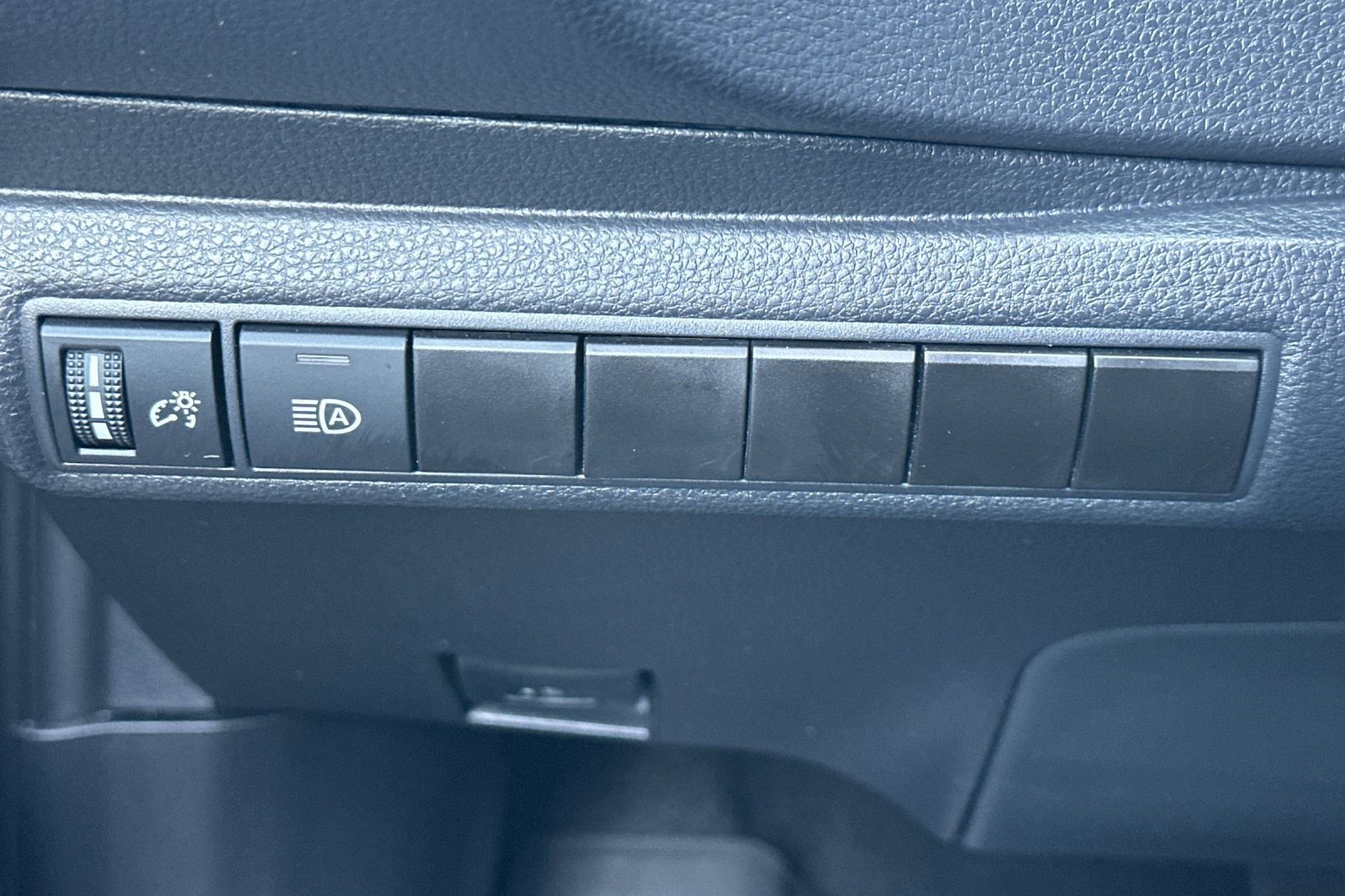 Used 2025 Toyota Corolla XSE image 39