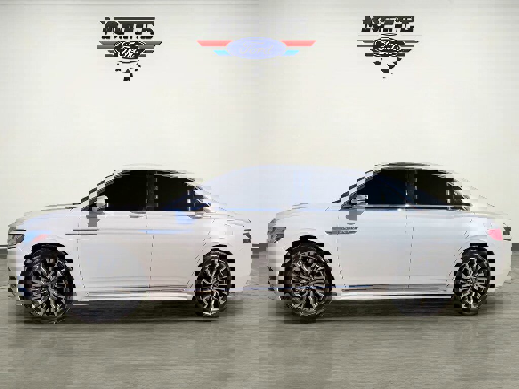 Used 2018 Lincoln Continental Select image 2