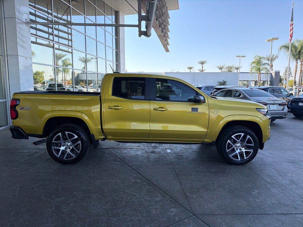 Used 2023 Chevrolet Colorado Z71 w/ Z71 Convenience Package 2 AWD/4WD image 3
