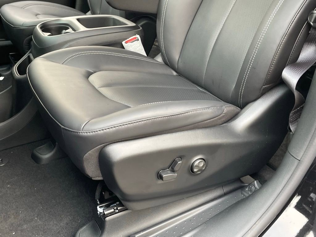 New 2026 Chrysler Pacifica Select FWD image 16
