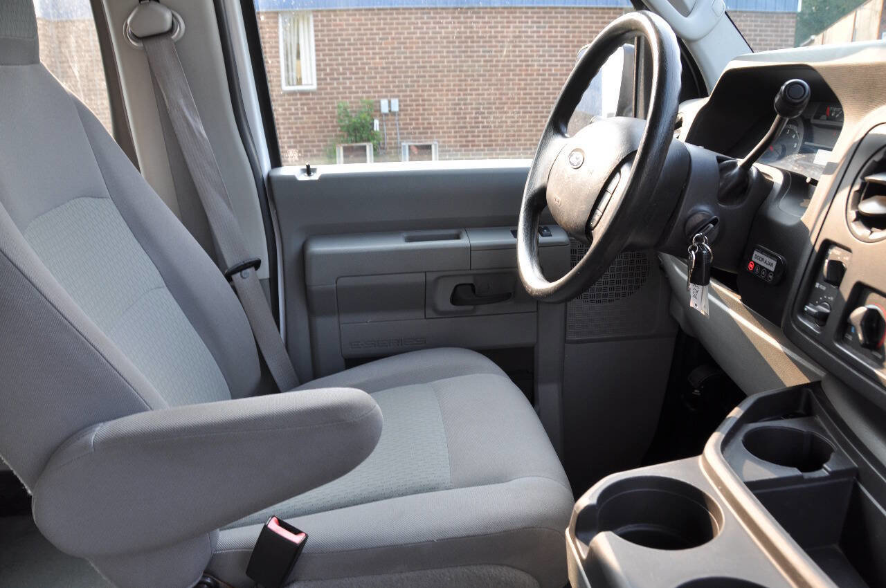 Used 2013 Ford E-250 and Econoline 250 Extended w/ PWR Group image 23