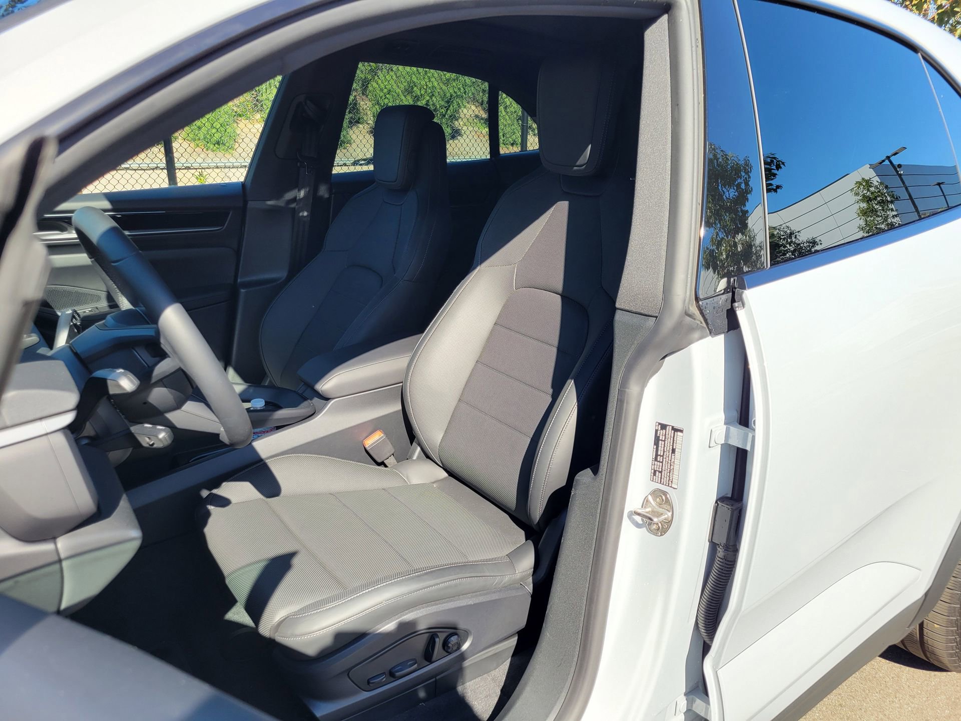 Used 2025 Porsche Macan Electric image 5