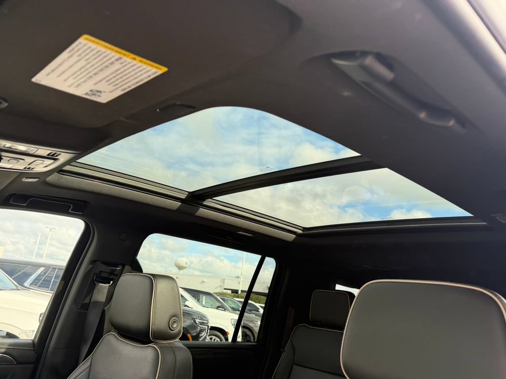 Certified 2023 GMC Yukon XL SLT AWD/4WD image 28