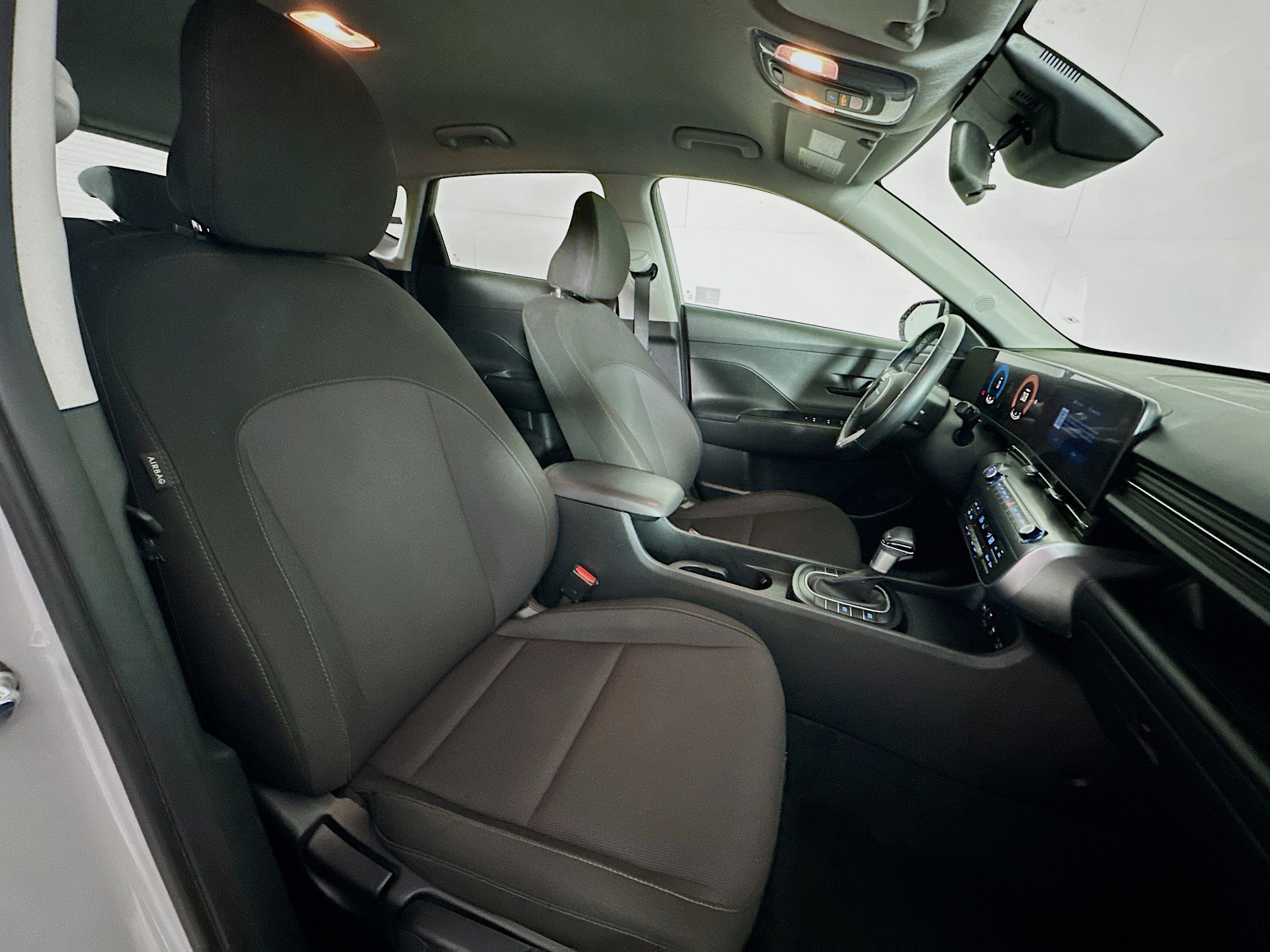 Used 2025 Hyundai Kona SEL image 29