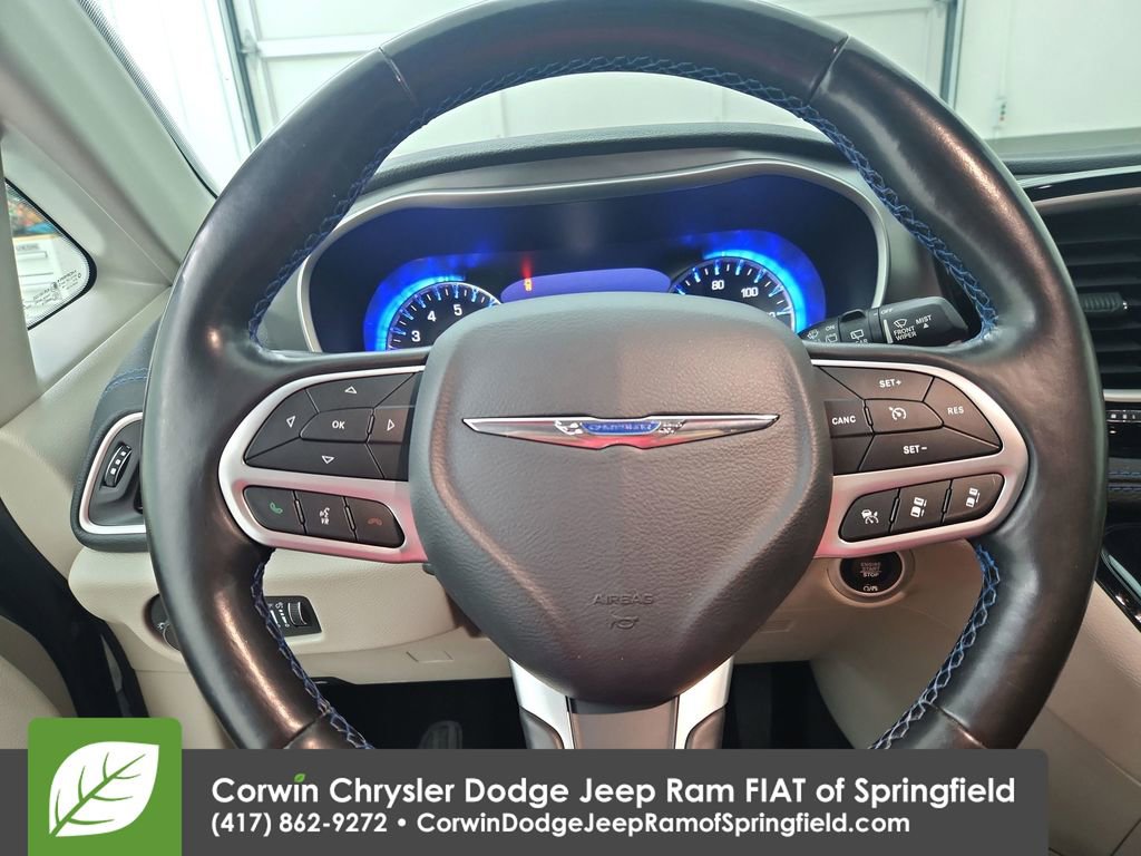 Used 2021 Chrysler Pacifica Touring-L w/ Uconnect Theater Family Group FWD image 21