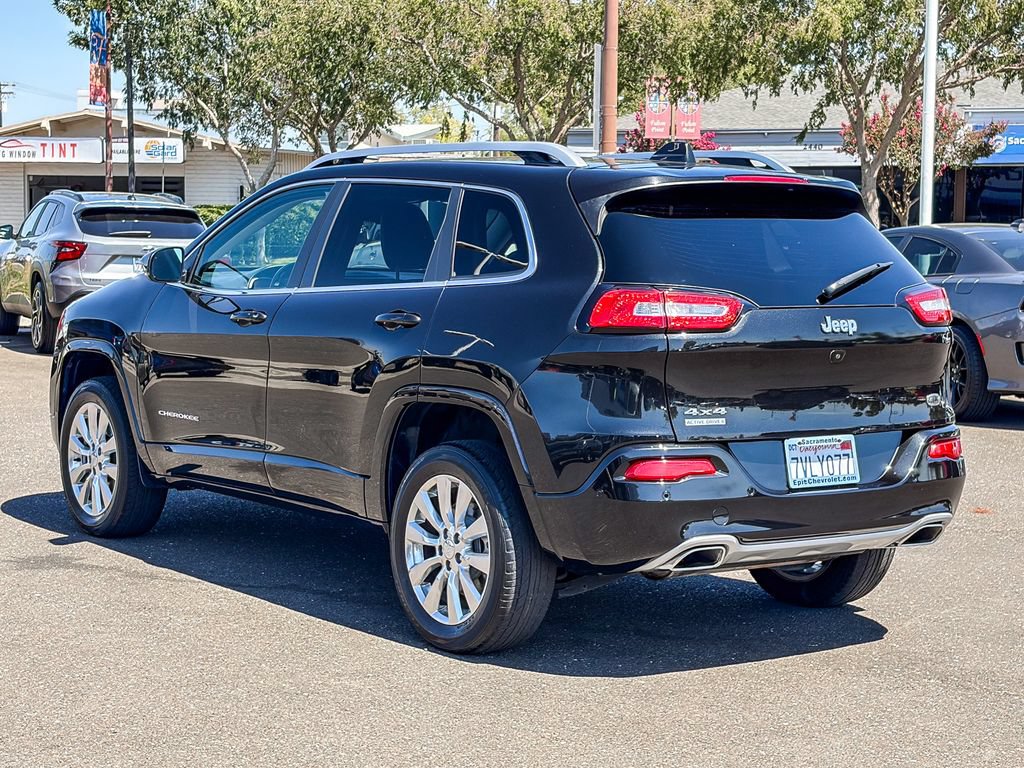 Used 2016 Jeep Cherokee Overland w/ Technology Group AWD/4WD image 2