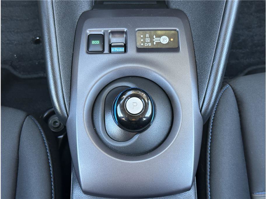 Used 2025 Nissan Leaf S image 24