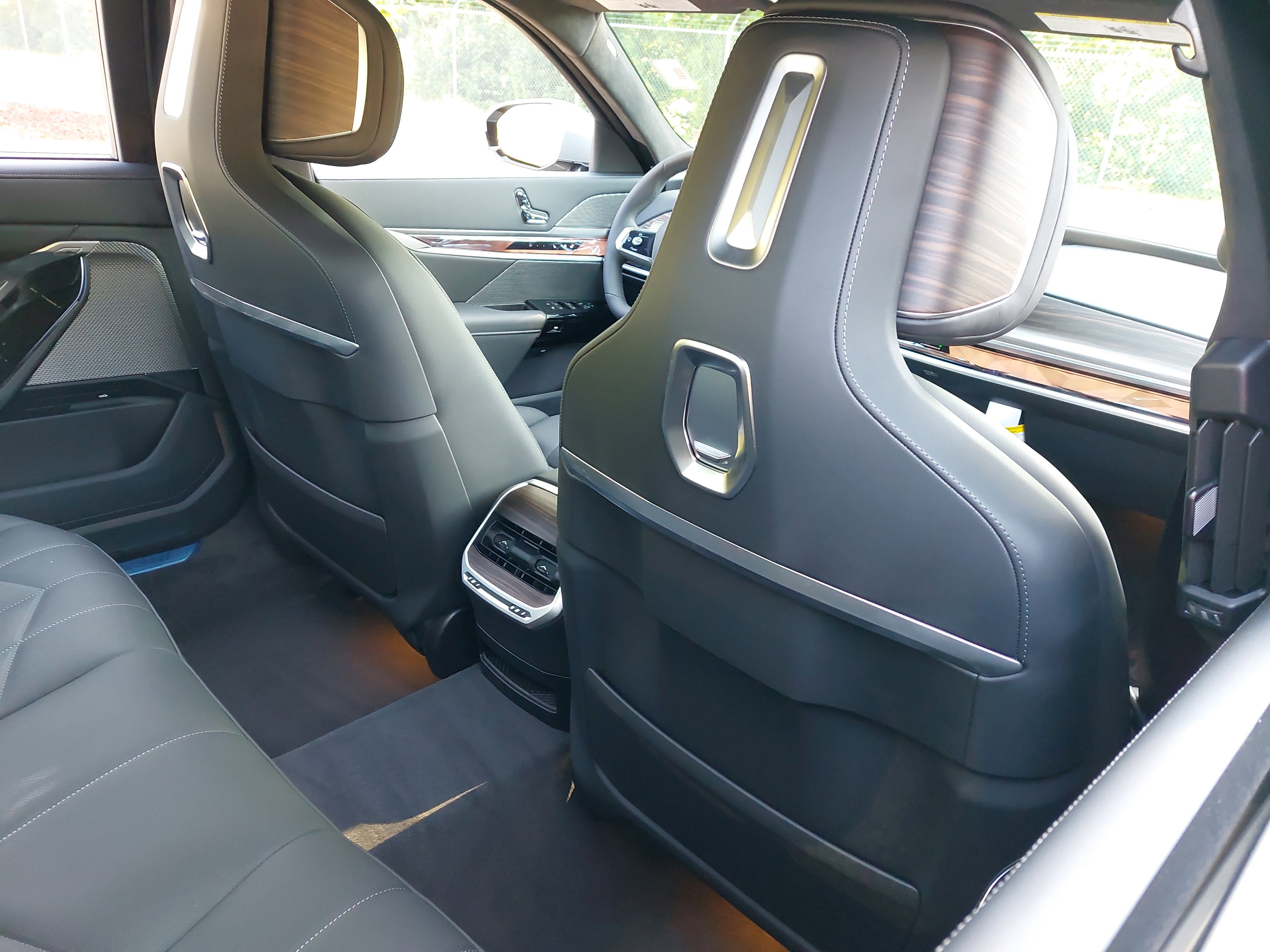 New 2025 BMW 760i xDrive w/ Executive Package AWD/4WD image 11
