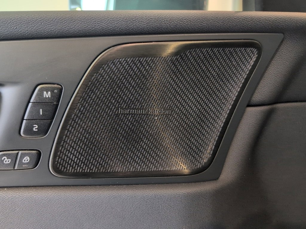 Used 2022 Volvo XC60 B5 Momentum w/ Advanced Package image 10