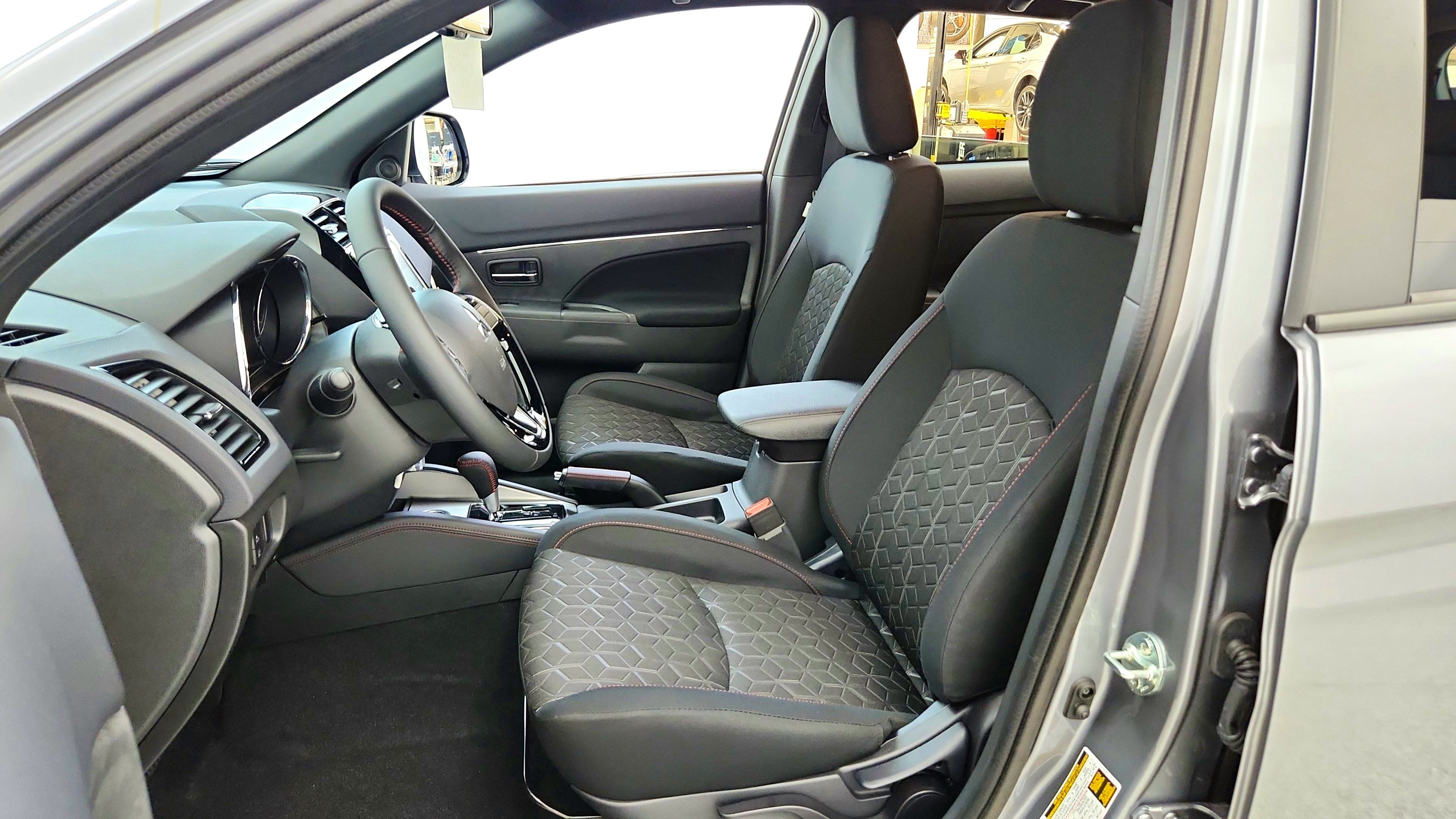 Used 2025 Mitsubishi Outlander Sport AWD image 21