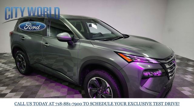 Used 2024 Nissan Rogue SV image 2