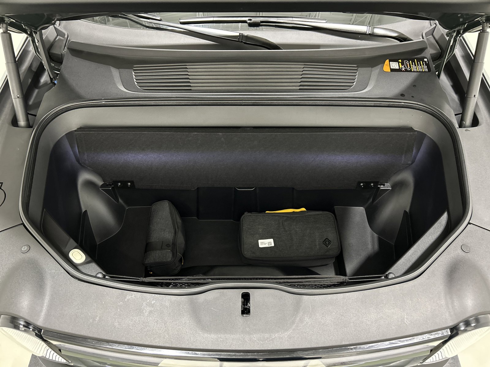 Used 2023 Rivian R1S Adventure image 14