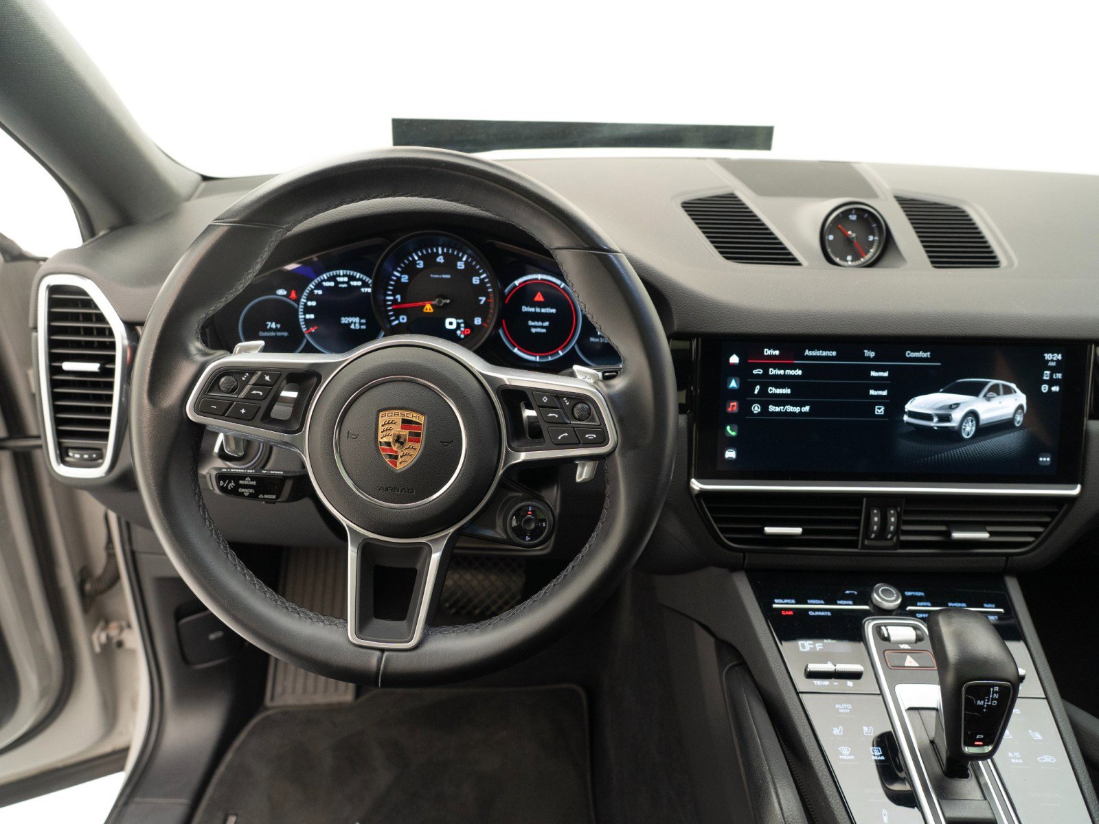 Certified 2022 Porsche Cayenne Platinum Edition image 32