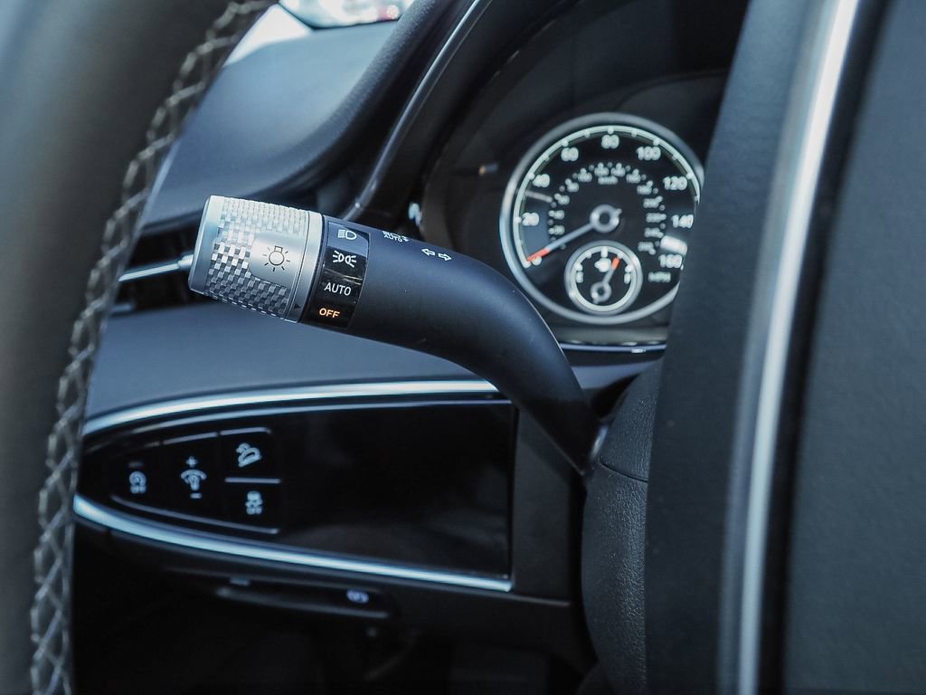 Used 2025 Genesis GV70 2.5T image 32