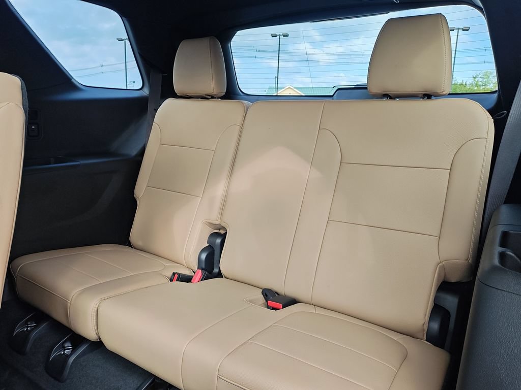 Used 2023 Chevrolet Traverse Premier w/ LPO, Floor Liner Package AWD/4WD image 25