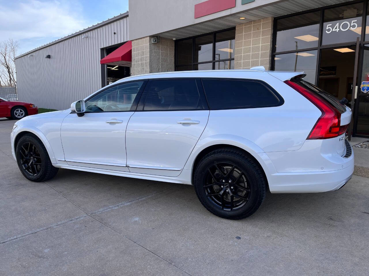 Used 2020 Volvo V90 T6 Cross Country w/ Protection Package Premier image 3