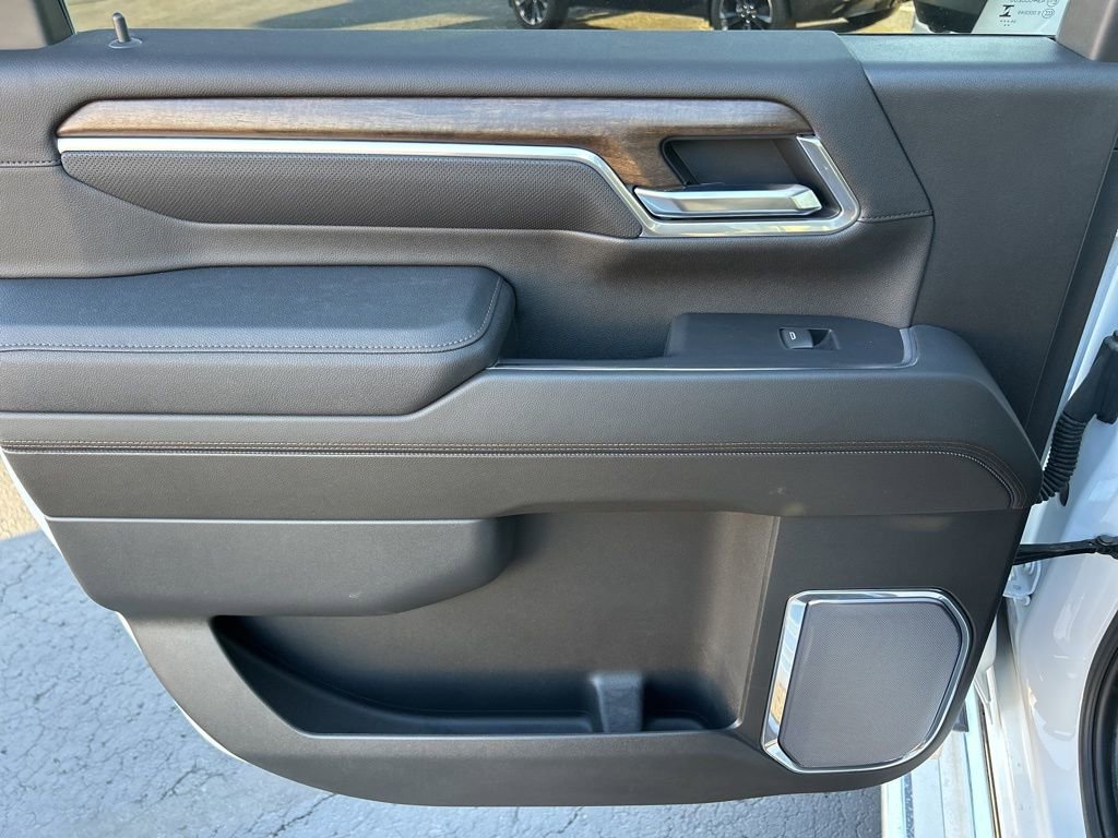 Used 2025 Chevrolet Silverado 2500 High Country w/ Technology Package image 40