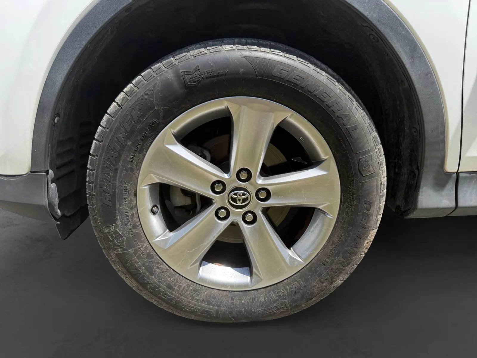 Used 2015 Toyota RAV4 XLE FWD image 9