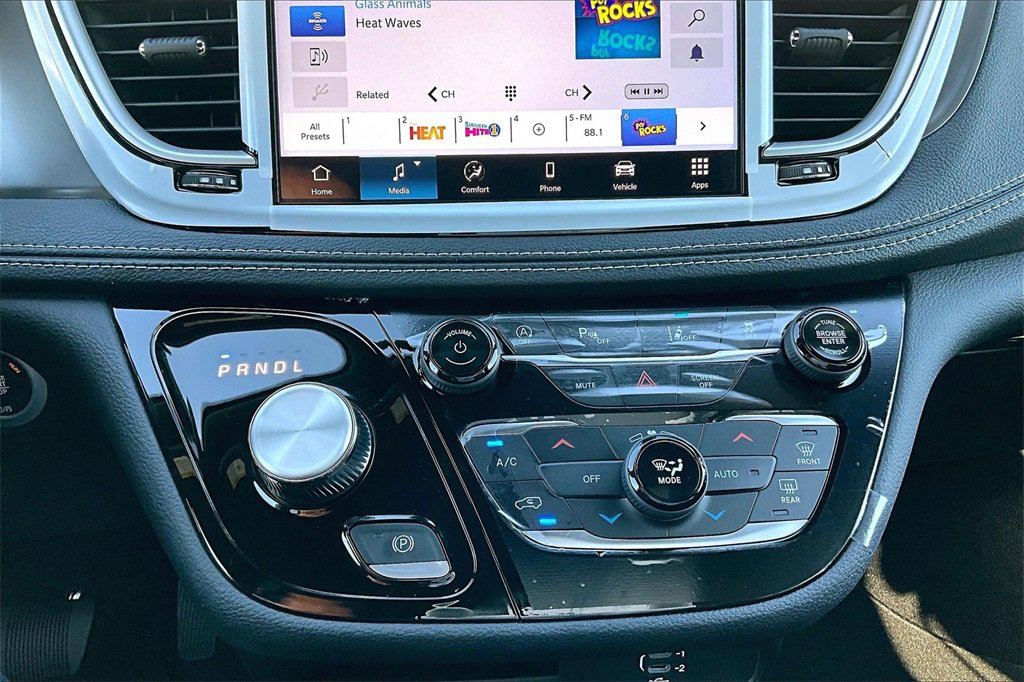 New 2026 Chrysler Pacifica Select image 25