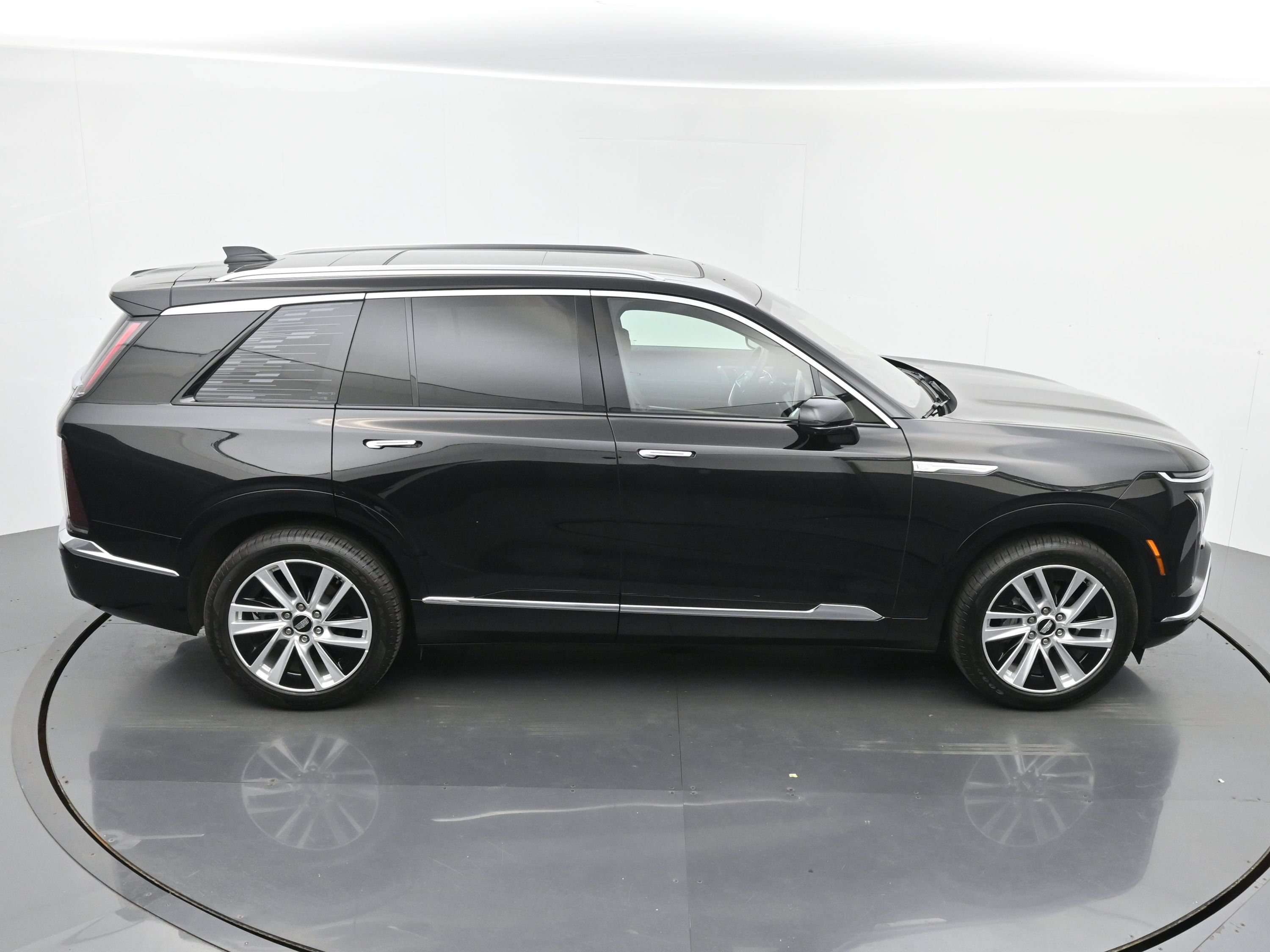 New 2026 Cadillac Vistiq Premium Luxury w/ LPO, Floor Liner Package AWD/4WD image 28
