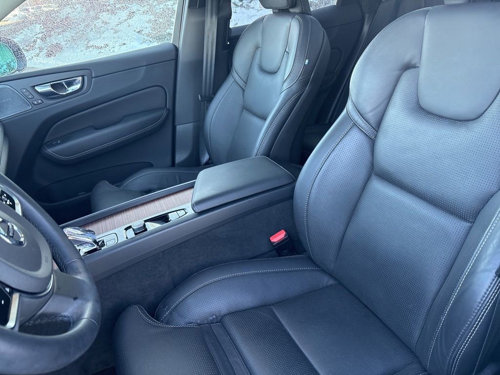 Certified 2024 Volvo XC60 T8 Ultimate w/ Protection Package Premier image 21