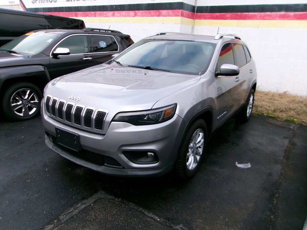 Used 2019 Jeep Cherokee Latitude w/ Cold Weather Group image 3