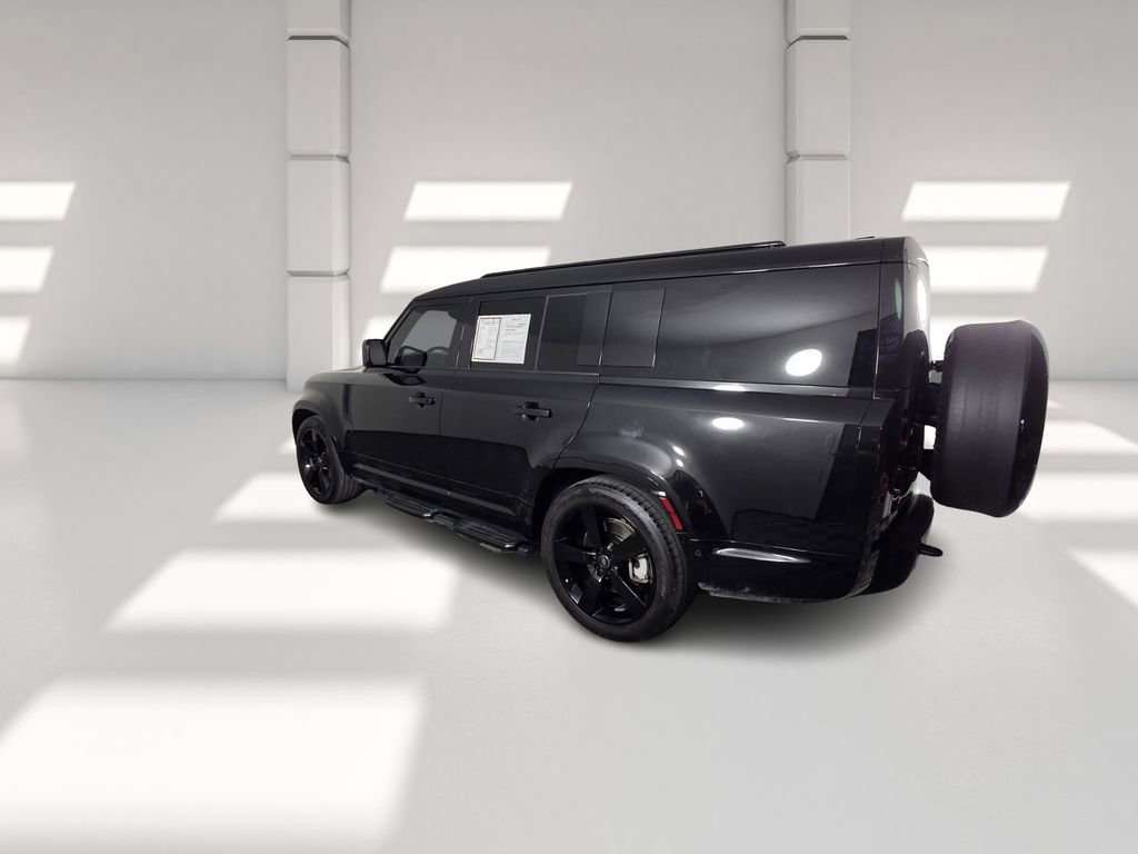 Used 2025 Land Rover Defender 130 X-Dynamic SE image 8