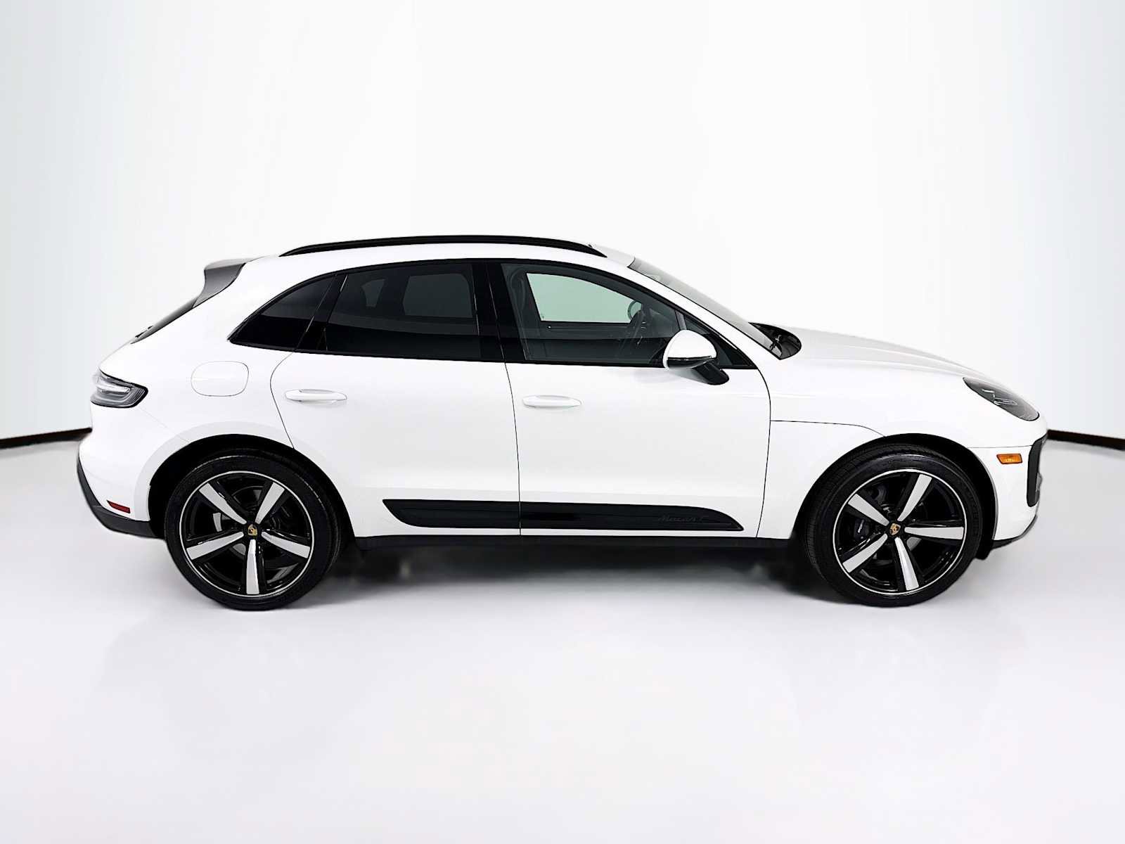 Certified 2025 Porsche Macan T image 8
