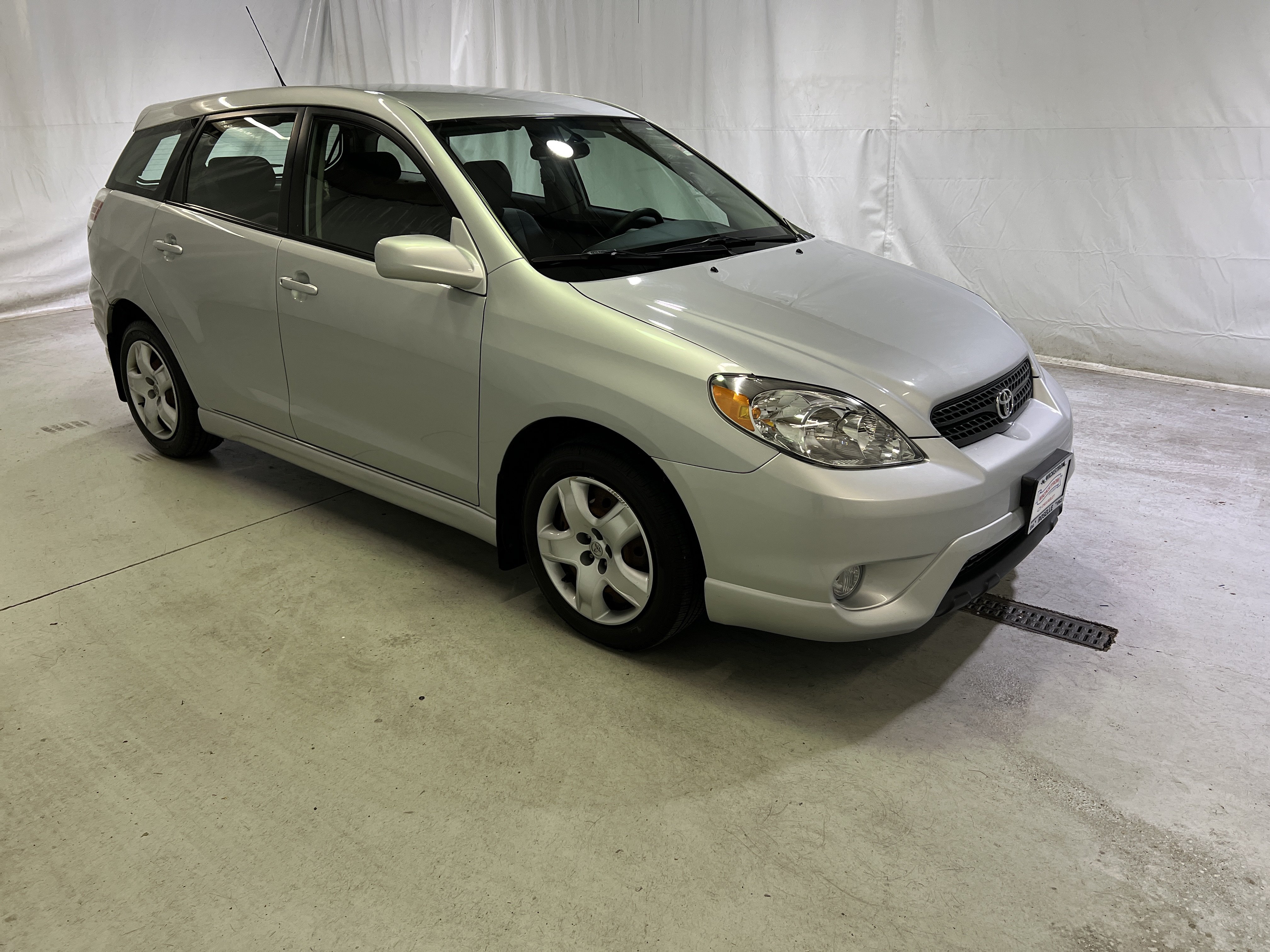 Used 2007 Toyota Matrix FWD image 2